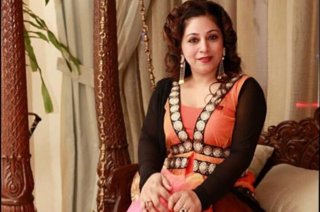 CHOOSING YOUR WEDDING ATTIRE? Consultation by Heena Modi!