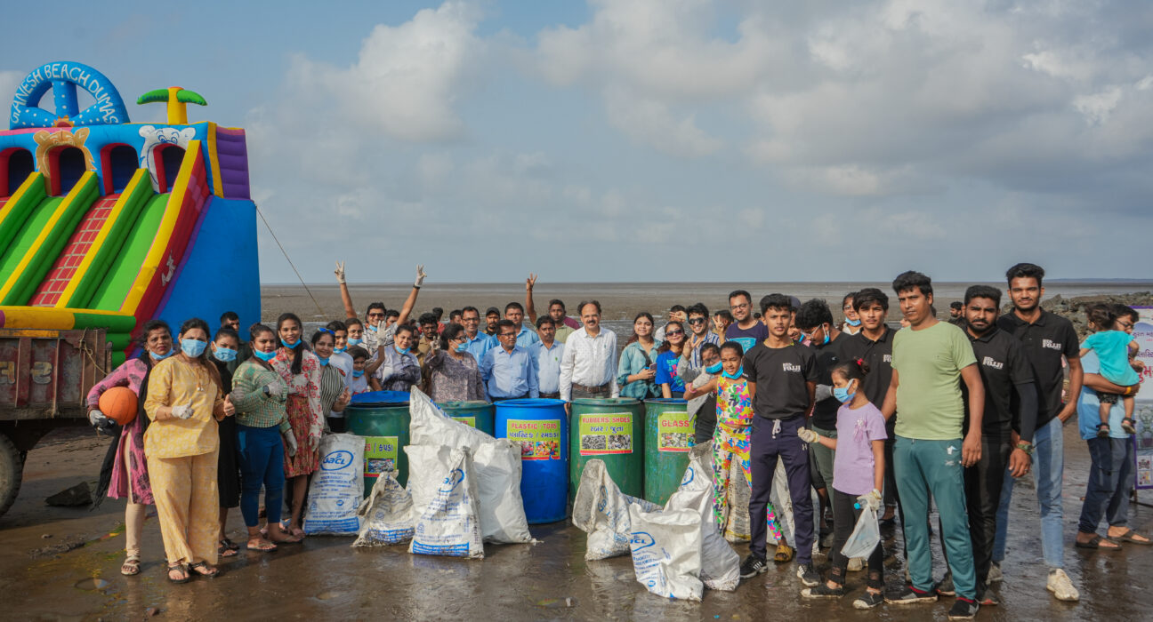 People participating in the Mega Drive 5R event at Dumas Beach, cleaning the beach and promoting sustainability organised by SMC.