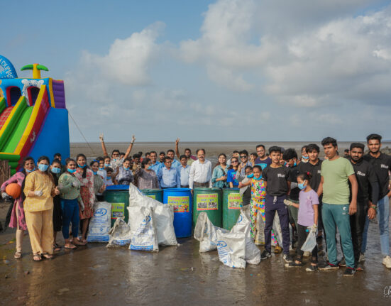 People participating in the Mega Drive 5R event at Dumas Beach, cleaning the beach and promoting sustainability organised by SMC.